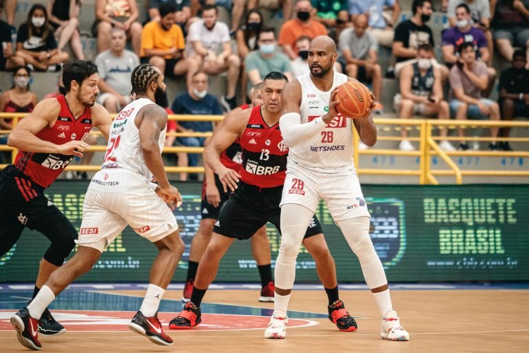 Flamengo derrota o Pato e vence o primeiro jogo no NBB, basquete