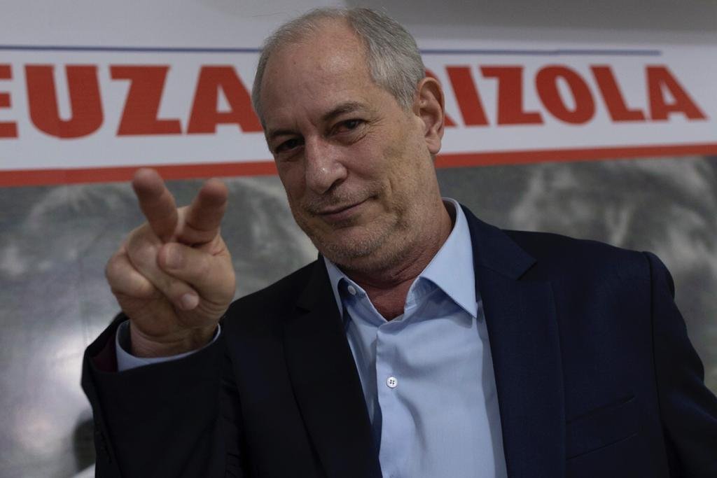 Ciro Gomes ataca Lula mas diz que Bolsonaro pior do que petista