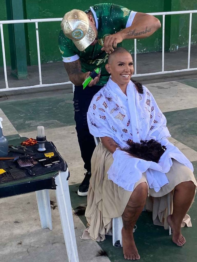 Notícias | Carnaval: rainha de bateria da Mocidade raspa o cabelo para o  desfile | Portal do Zacarias - A verdade da informação em primeiro lugar!