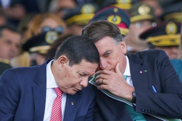 A última de Bolsonaro: entregar a Mourão missão de passar faixa a Lula |  Metrópoles
