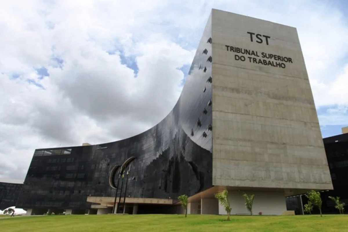 fachada do prédio do TST