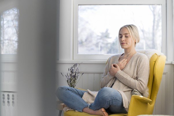 Menos ansiedade, mais bem-estar: 4 benefícios da yoga para