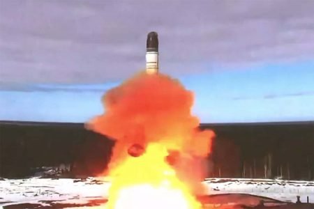 Imagem colorida mostra teste com mísseis russos - Metrópoles