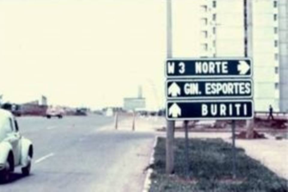 Placa de trânsito no Eixo Monumental