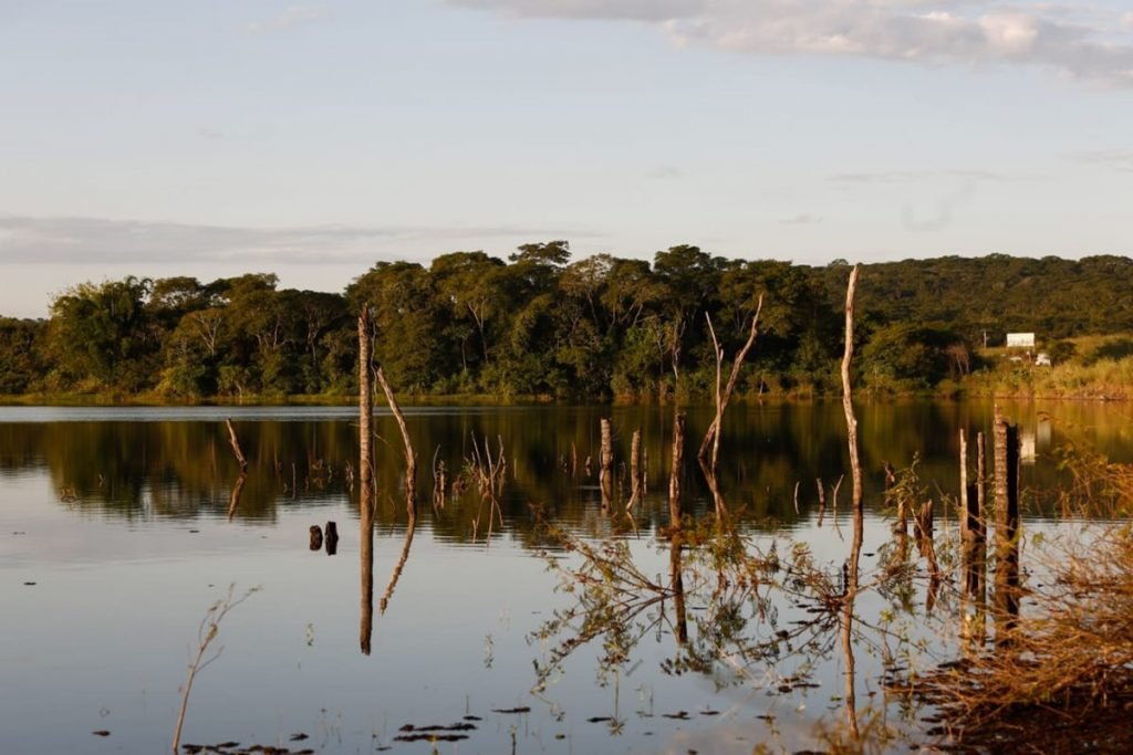 Lago aguardando autorização para ser aberto para lazer em Goiânia, Goiás