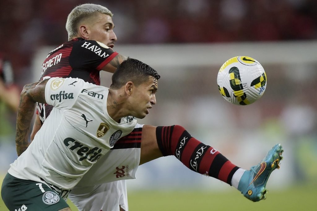 Flamengo e Palmeiras fazem jogo equilibrado e empatam no Maracanã