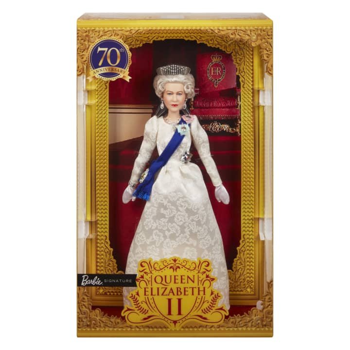 Boneca Barbie feita em homenagem à rainha Elizabeth
