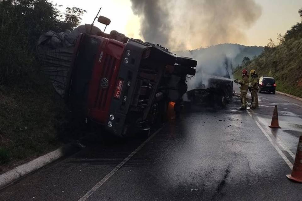 Motorista Morre Carbonizado Após Acidente Entre Carreta E Caminhão ...