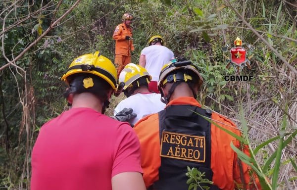bombeiros em fila