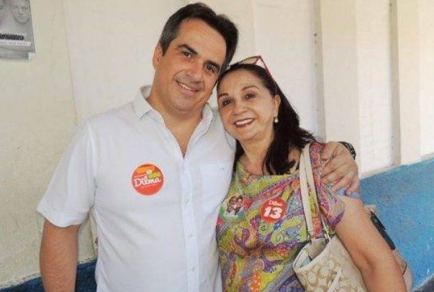 Ciro Nogueira, ministro da Casa Civil do governo Bolsonaro, ao lado da mãe - Metrópoles