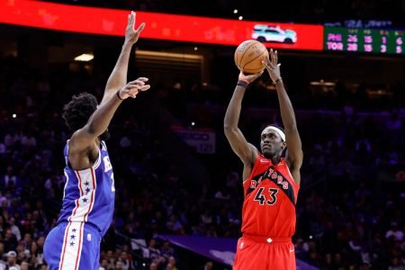Pascal Siakam faz boa partida e ajuda Raptors a baterem 76ers
