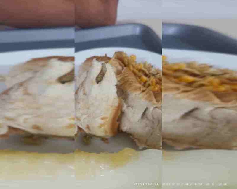Larva é flagrada em pão servido no Hospital de Base - Metrópoles