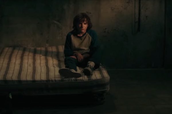 Crítica: A Casa Sombria é um bom e intrigante filme de terror psicológico