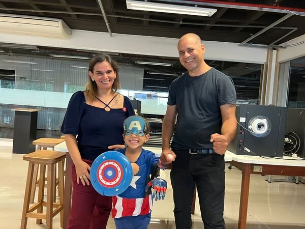 Garoto nasceu sem uma das mãos devido malformação