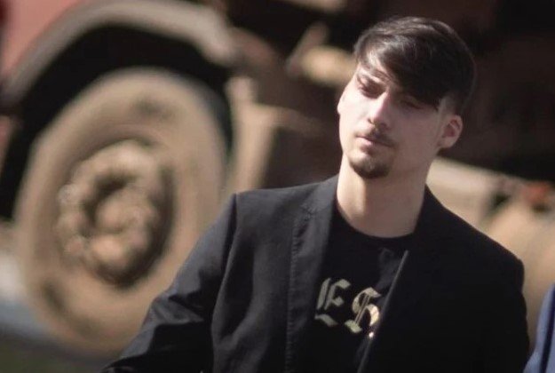 Jair Renan, filho numero 4 de Bolsonaro. Ele tem cabelos e barba pretos - Metrópoles