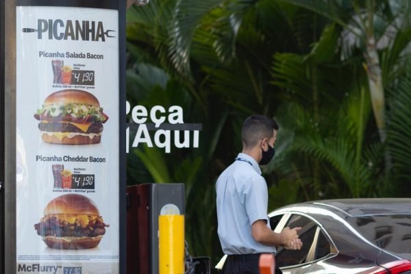Procon-DF proíbe rede McDonald's de vender McPicanha - Metrópoles