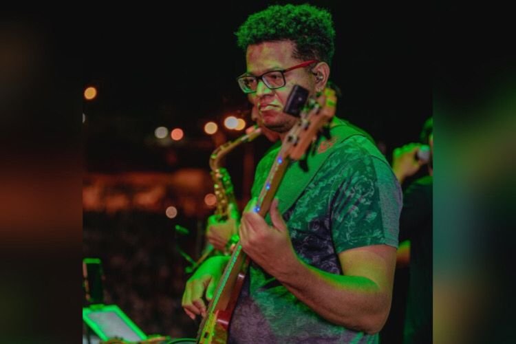 baixista luis santos marilia mendonça (2)