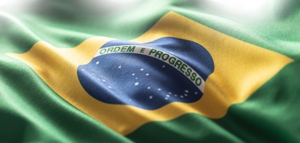 Imagem da bandeira do Brasil. Ela tem as cores amarelo, verde, azul e branco- Metrópoles