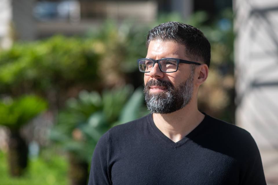 O advogado Adriano Jerônimo faz gravações de musicas bíblicas, e tem uma conta no Spotify