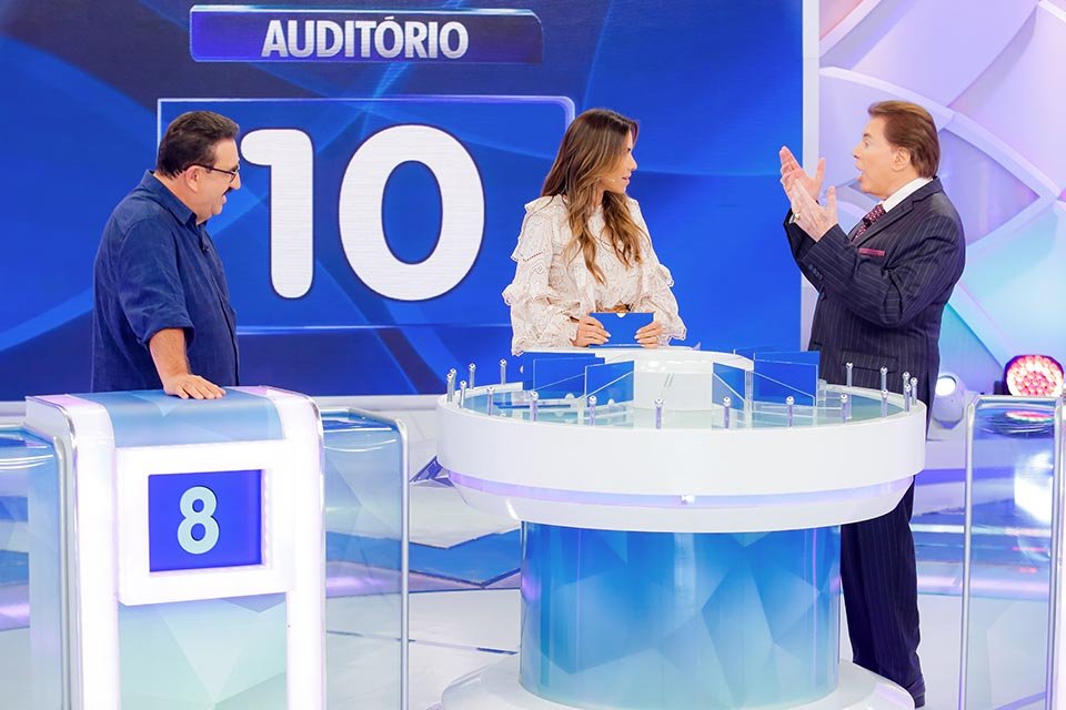 Silvio Santos troca de lugar com Patrícia Abravanel e joga com Ratinho