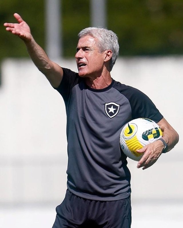 Foto do técnico do Botafogo