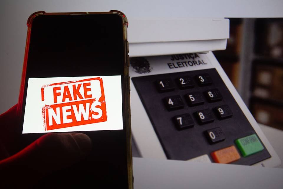 Instagram marca que vídeo de Flávio sobre Datafolha é fake news