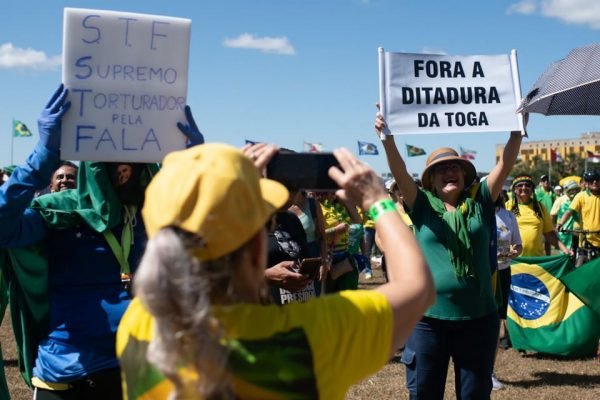 Manifestação na Esplanada em apoio a Bolsonaro