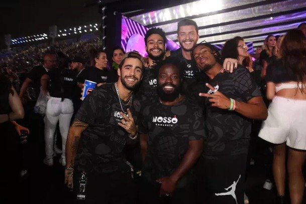 Os ex-BBBs Pedro Scooby, Paulo André e Douglas Silva com Sergio Malheiros e Klebber Toledo