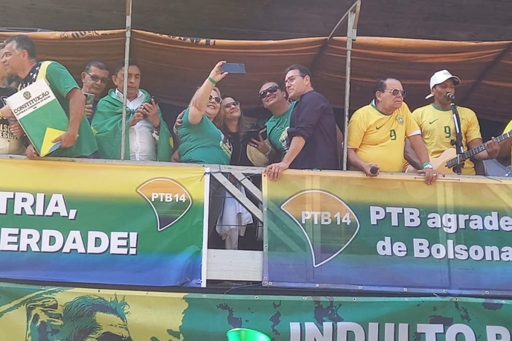 Apoiadores de Bolsonaro fazem manifestação no Dia do Trabalhador, em São Paulo