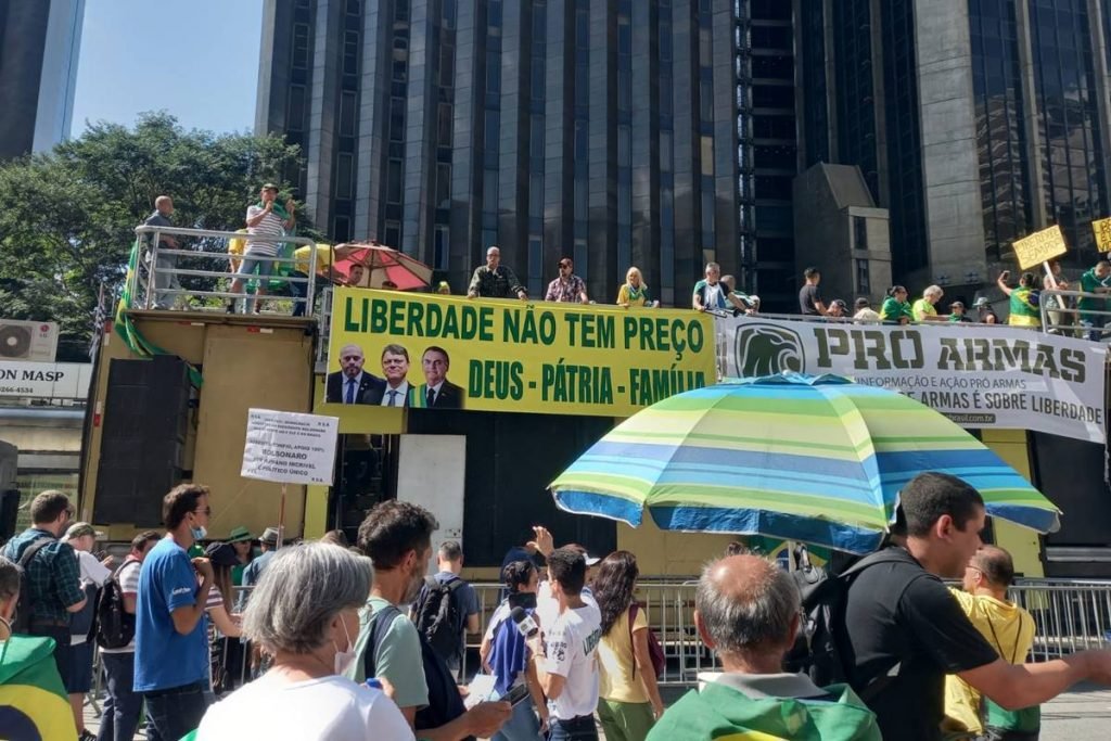 Deus, pátria e família estão no lema da manifestação pró-Bolsonaro em São Paulo