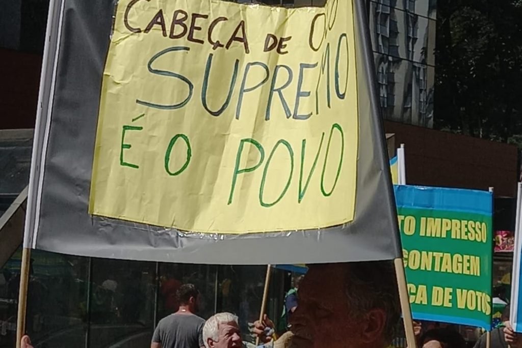Manifestante pró-Bolsonaro durante protesto em São Paulo