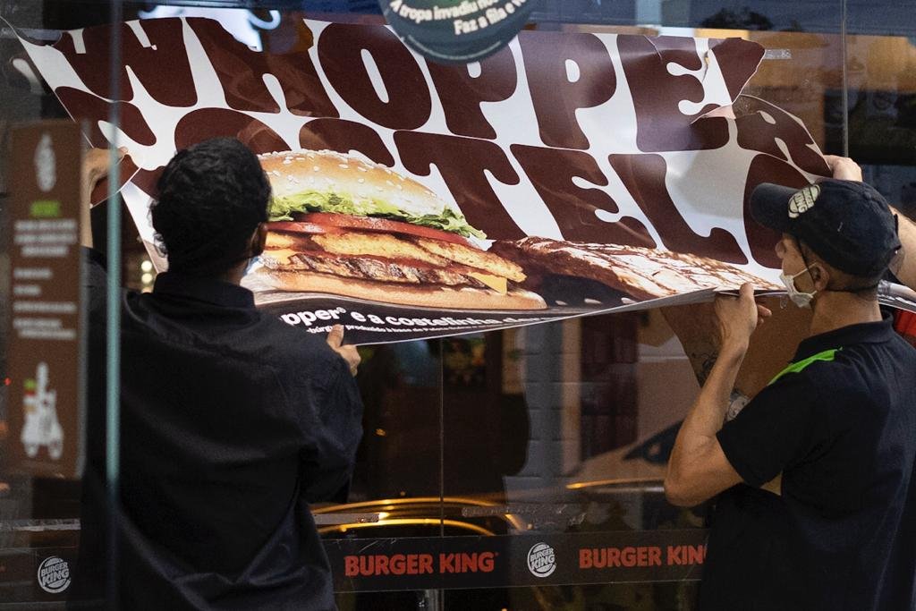 Procon-DF proíbe venda de sanduíche Whopper Costela do Burger King