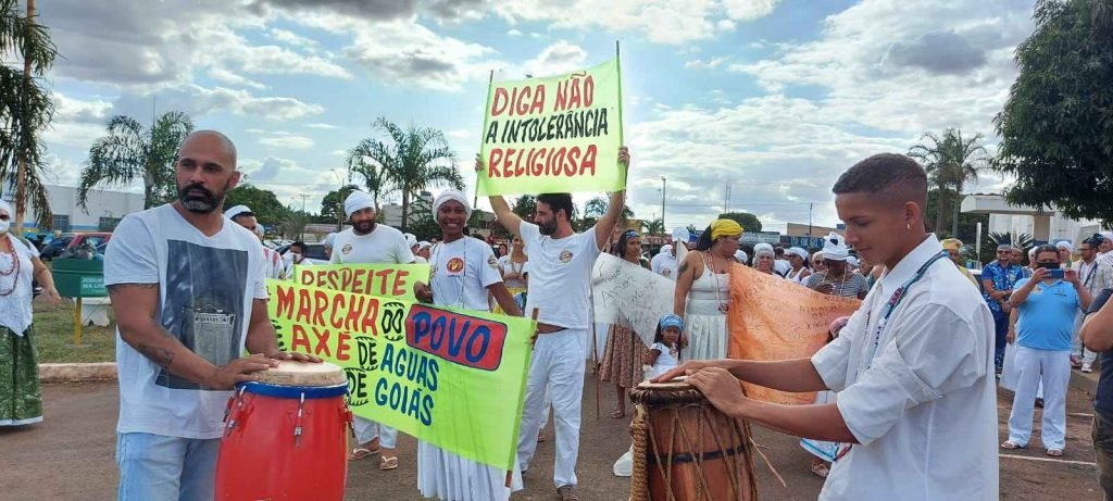 religiosos protestando