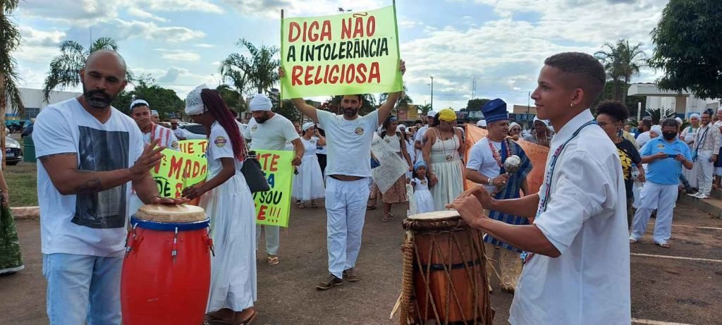 religiosos protestando