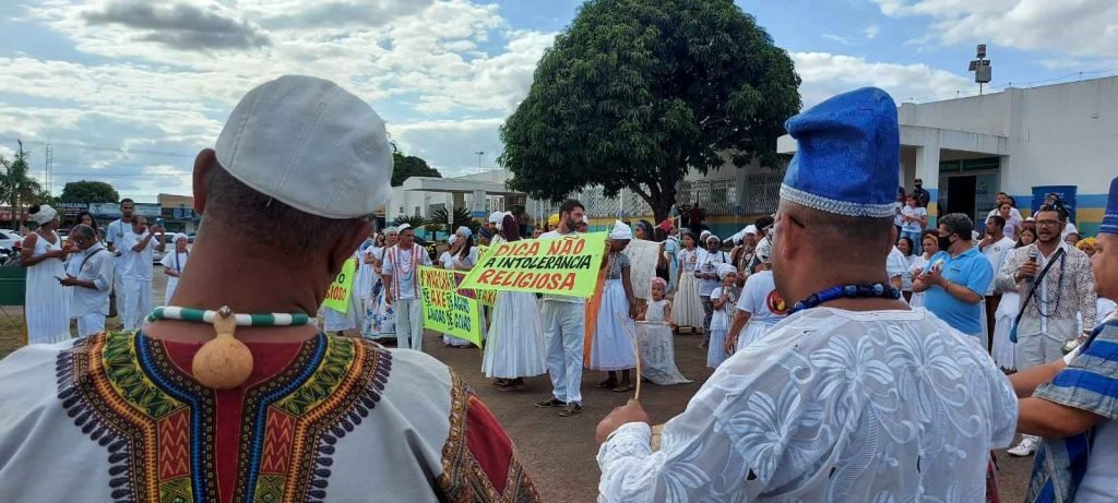 religiosos protestando