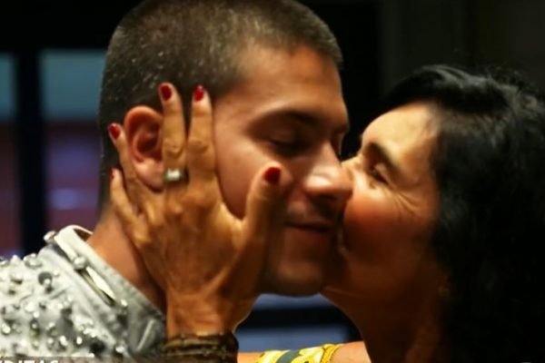 Reencontro emocionante de Arthur Aguiar com a mãe