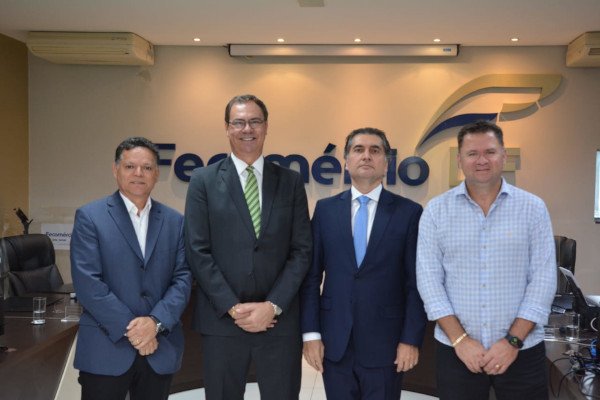 homens de terno