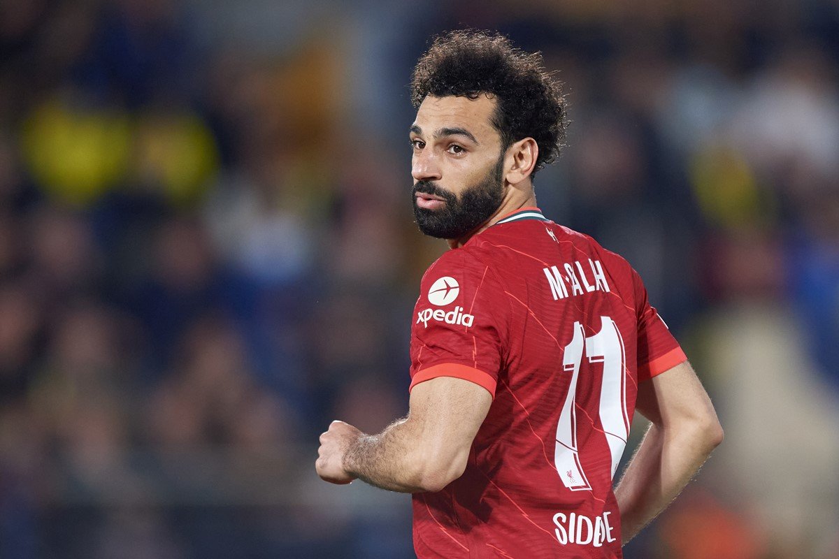 Salah diz que quer ficar no Liverpool, mas deixa futuro em aberto