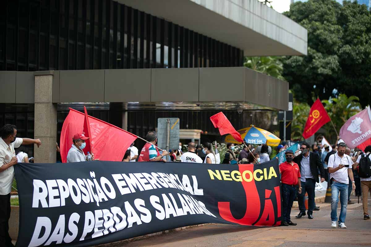 Ato de centrais sindicais no Banco do Brasil