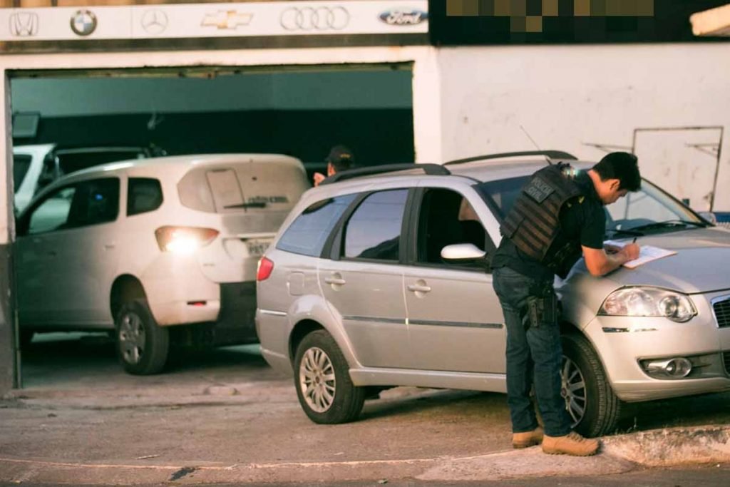 Carros de luxo, jet-ski e R$ 8 milhões: Polícia faz operação contra  influencer do 'Jogo do Tigrinho'; veja fotos - BNLData