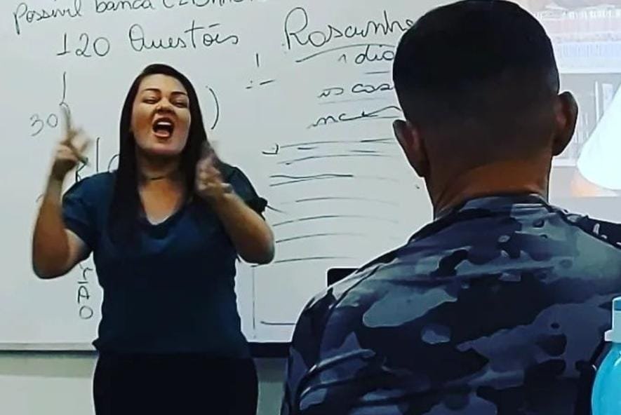 Surdos pedem inclusão em concurso da Educação