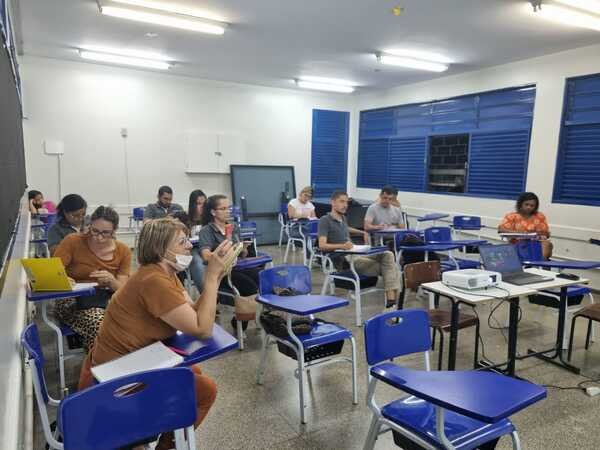 Surdos pedem inclusão em concurso da Educação