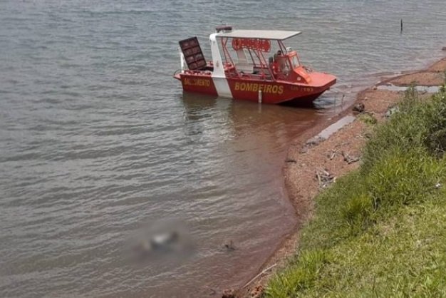 barco do Corpo de Bombeiros do DF no Lago Paranoá- Metrópoles