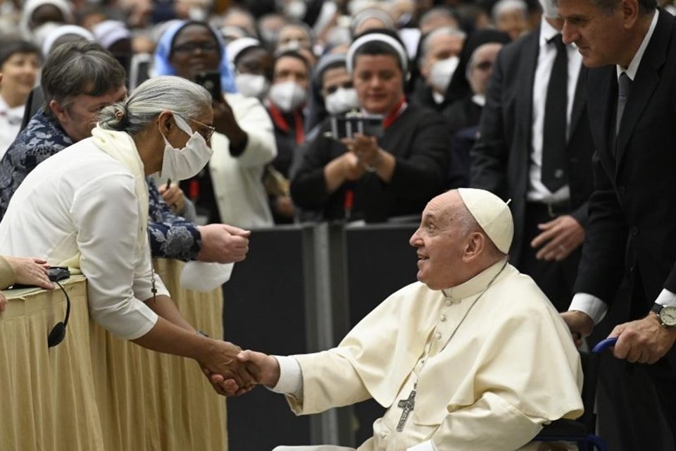 Papa Francisco em cadeira de rodas