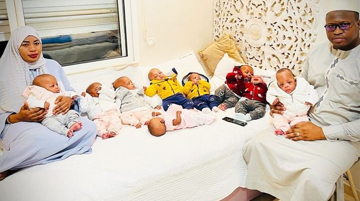 Primeiros no mundo, gêmeos nônuplos completam um ano. Veja como estão 4