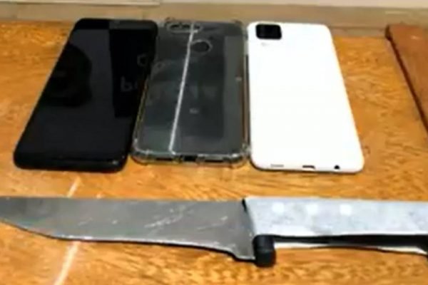 celulares e faca utilizada em assalta planejado por namorado para comover namorada e evitar término em goiás