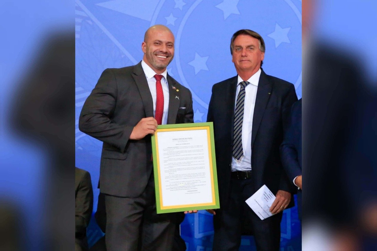Jair Bolsonaro e Daniel Silveira com indulto
