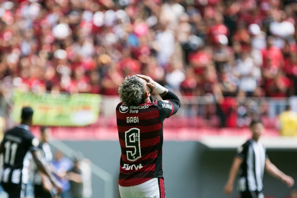 CBF não divulgará áudios do VAR de jogo entre Flamengo e