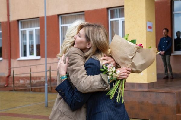 Primeiras-damas dos EUA e da Ucr&acirc;nia se encontram em meio &agrave; guerra