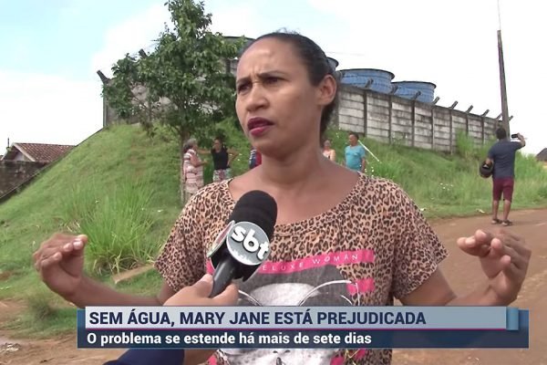 Uma moradora reclama em programa do SBT sobre falta de água e viraliza por dizer que não lava "Mary Jane" - Metrópoles